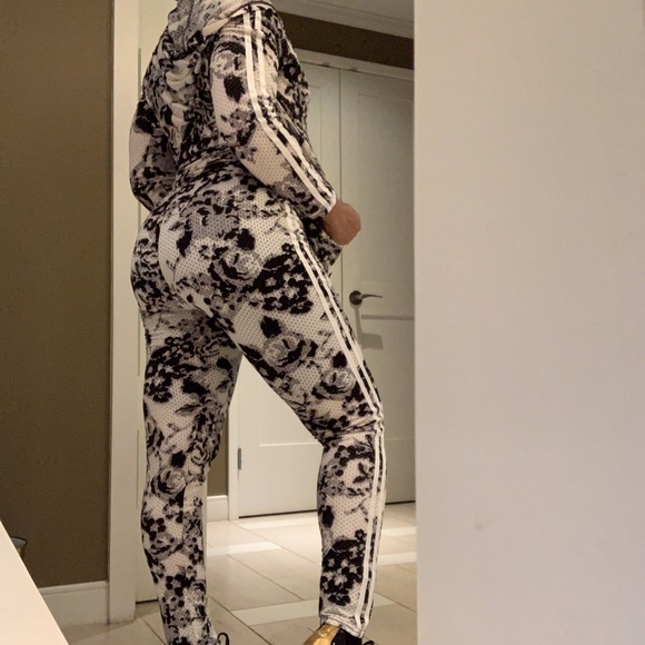 Tracksuit - Picture 3 of 7